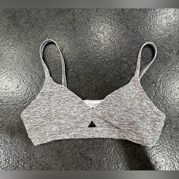 Alo Yoga Alosoft Lounge Cutout Bra – Grey Heather, XS, Like New - Picture 9 of 11